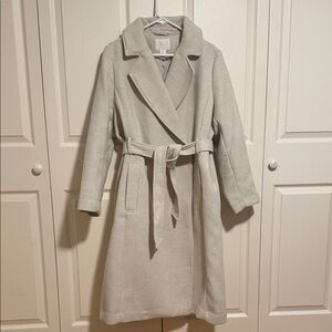 H & M Women’s Double Breasted Belted Coat. Size Large, Cream Long Coat.